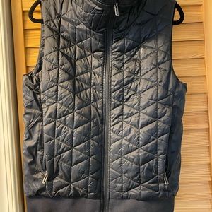 Women’s M UA Waffle Cold Gear Vest Black